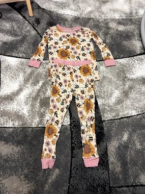 18-24 month Girl’s Little One Shop Bee and Sunflower Mauve and Cream Lounge Set